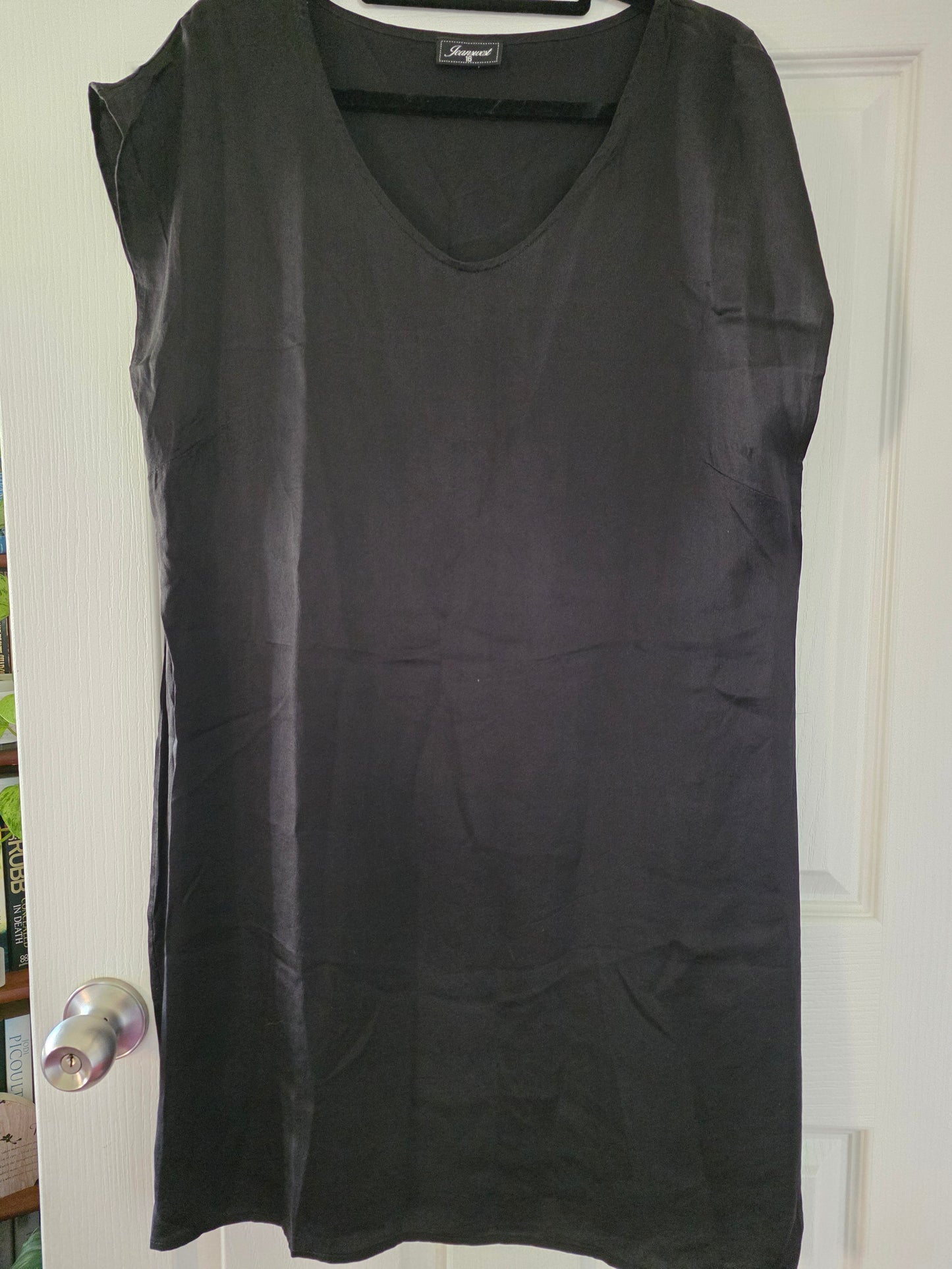 Jeanwest Minimalist V-Neck Sleeveless Tunic